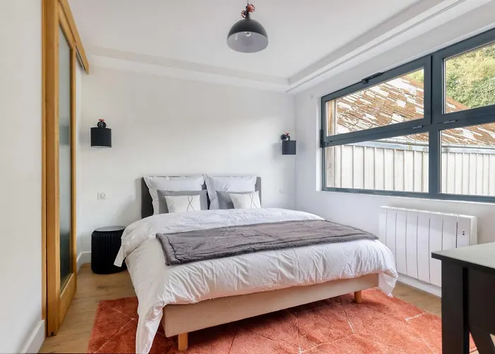 L' Annexe Du Cosmopolitain *