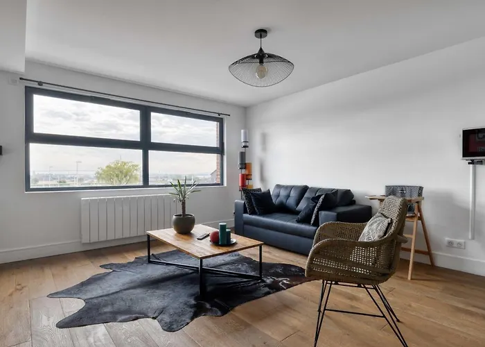 L' Annexe Du Cosmopolitain *